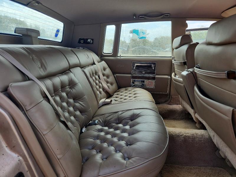 47269626 :رقم المزاد ، 1G6DW5476NR710272 vin ، 1992 Cadillac Brougham مزاد بيع
