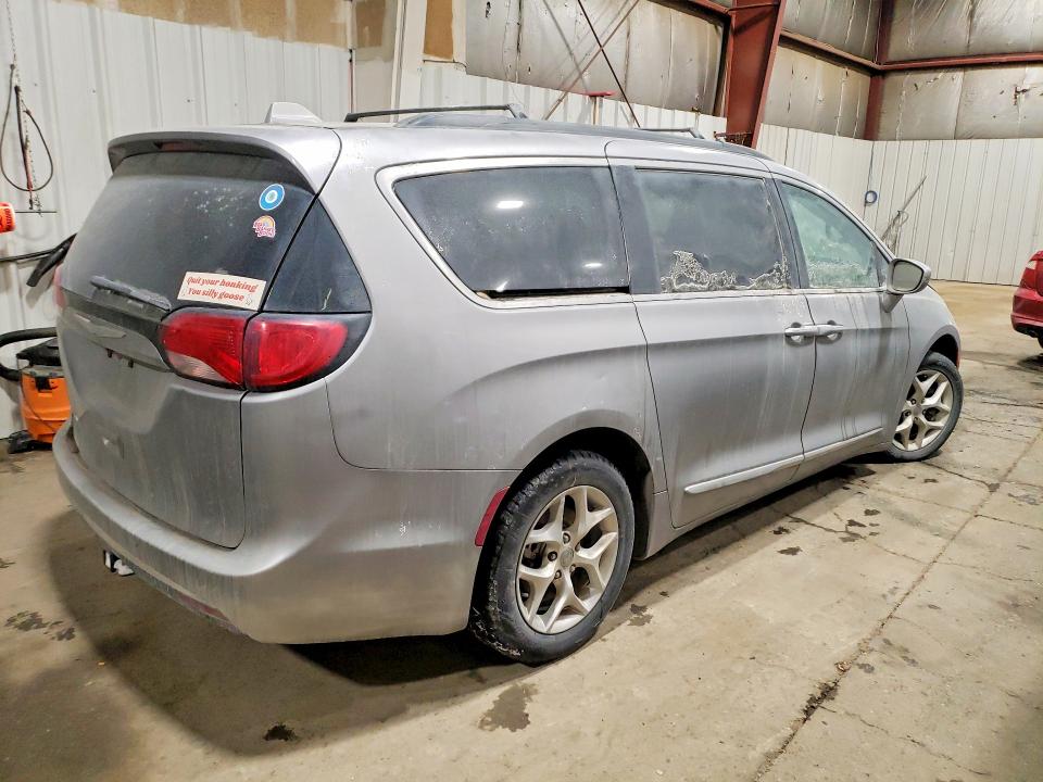 46442766 :رقم المزاد ، 2C4RC1BG6HR668689 vin ، 2017 Chrysler Pacifica مزاد بيع