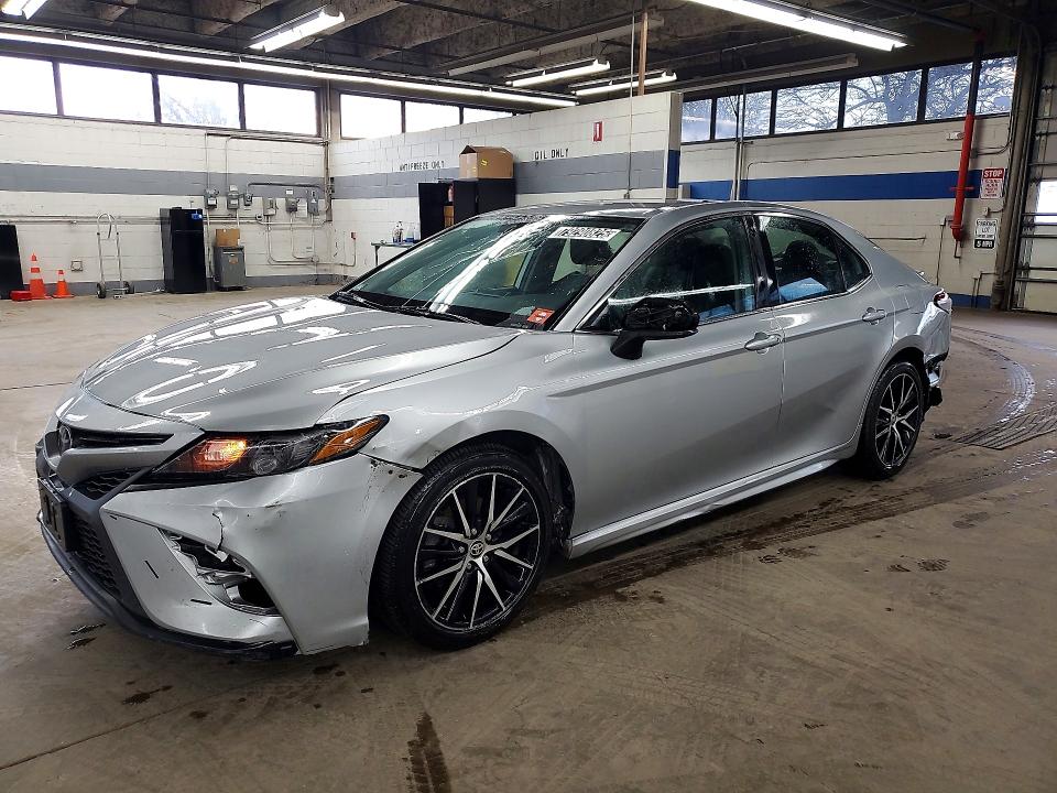 79290825 :رقم المزاد ، 4T1G11AK0MU424175 vin ، 2021 Toyota Camry مزاد بيع