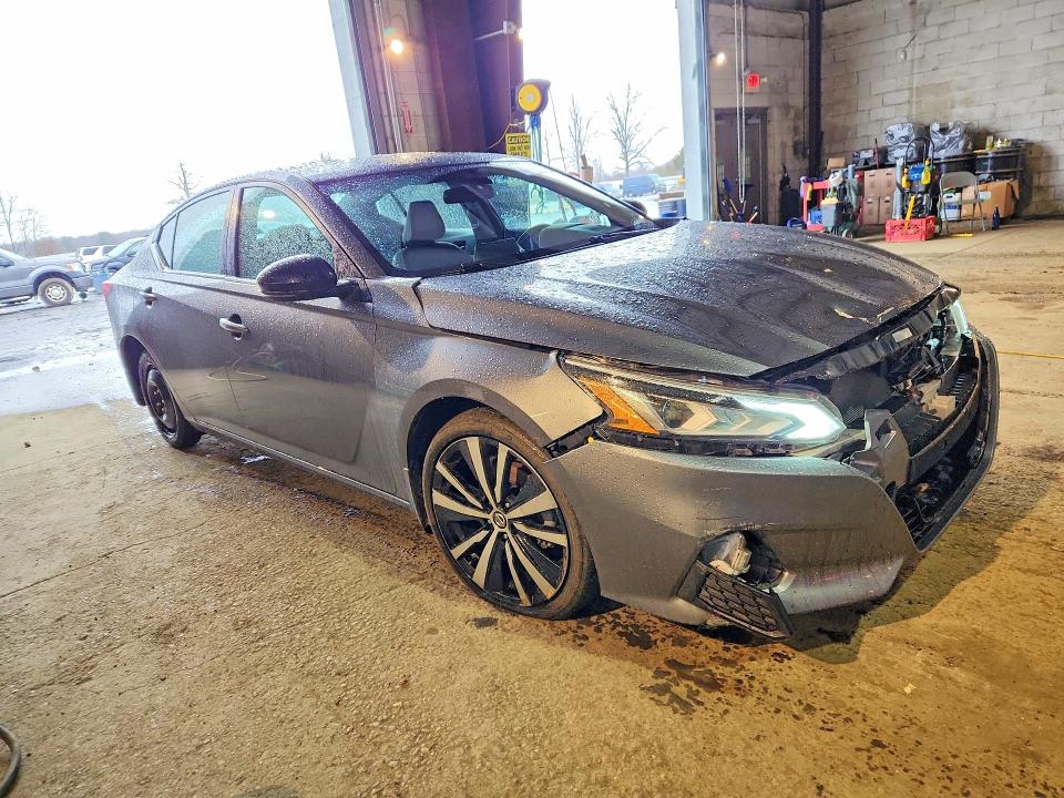 41818936 :رقم المزاد ، 1N4BL4CVXMN417185 vin ، 2021 Nissan Altima مزاد بيع