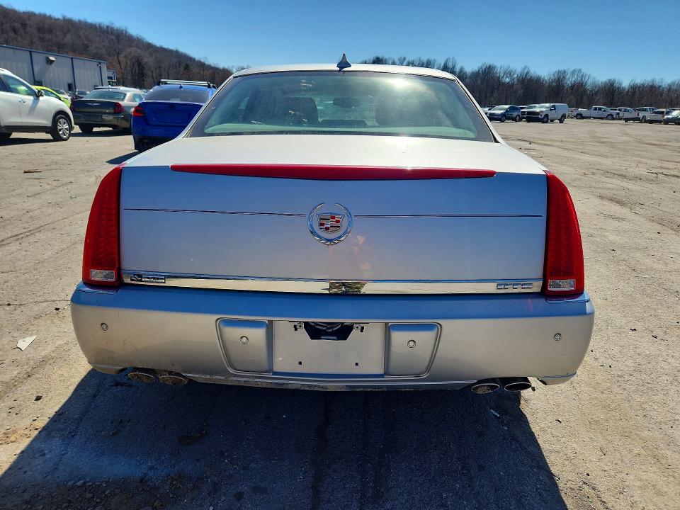 2011 Cadillac Dts მანქანა იყიდება აუქციონზე, vin: 1G6KH5E68BU100518, აუქციონის ნომერი: 45456426
