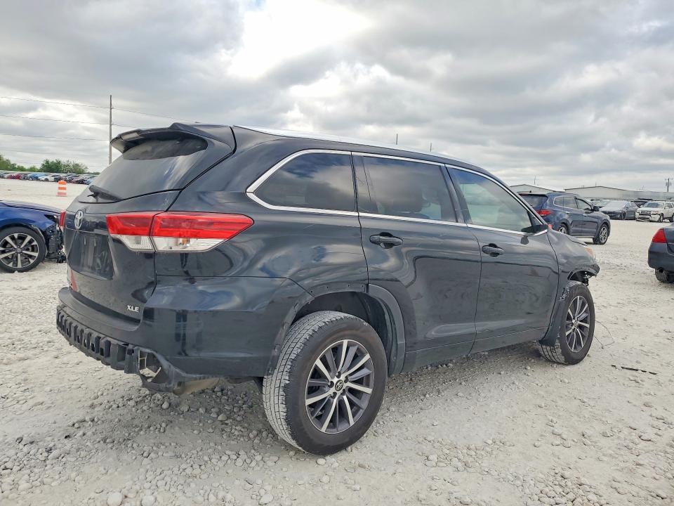 2018 Toyota Highlander მანქანა იყიდება აუქციონზე, vin: 5TDKZRFH9JS532538, აუქციონის ნომერი: 47957826