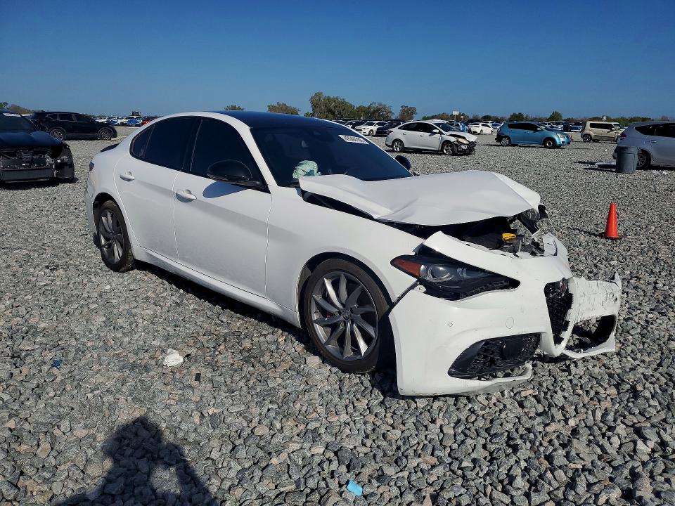 42044796 :رقم المزاد ، ZARFAMBN4R7679997 vin ، 2024 Alfa Romeo Giulia مزاد بيع