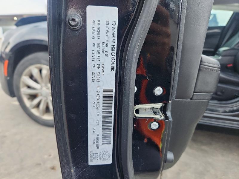 41606436 :رقم المزاد ، 2C3CCARG2JH235026 vin ، 2018 Chrysler 300 مزاد بيع