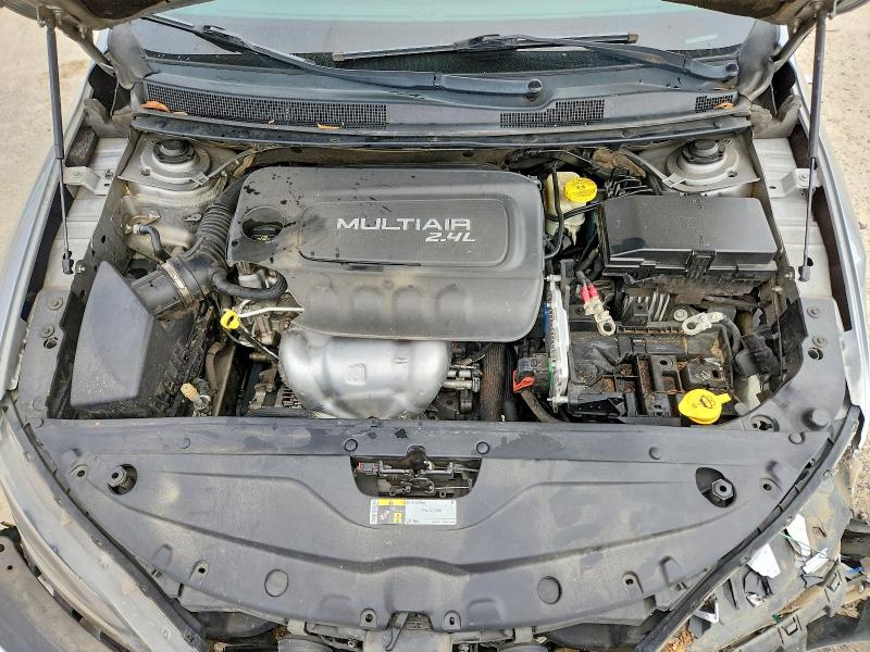 79706615 :رقم المزاد ، 1C3CCCCB6FN509111 vin ، 2015 Chrysler 200 مزاد بيع
