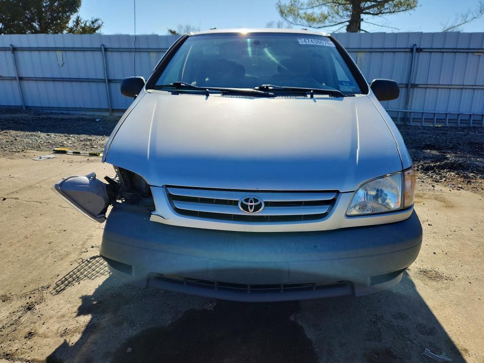 47438676 :رقم المزاد ، 4T3ZF13C22U453083 vin ، 2002 Toyota Sienna مزاد بيع