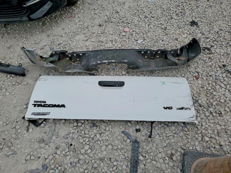 2015 Toyota Tacoma მანქანა იყიდება აუქციონზე, vin: 5TFLU4EN3FX116340, აუქციონის ნომერი: 79426485