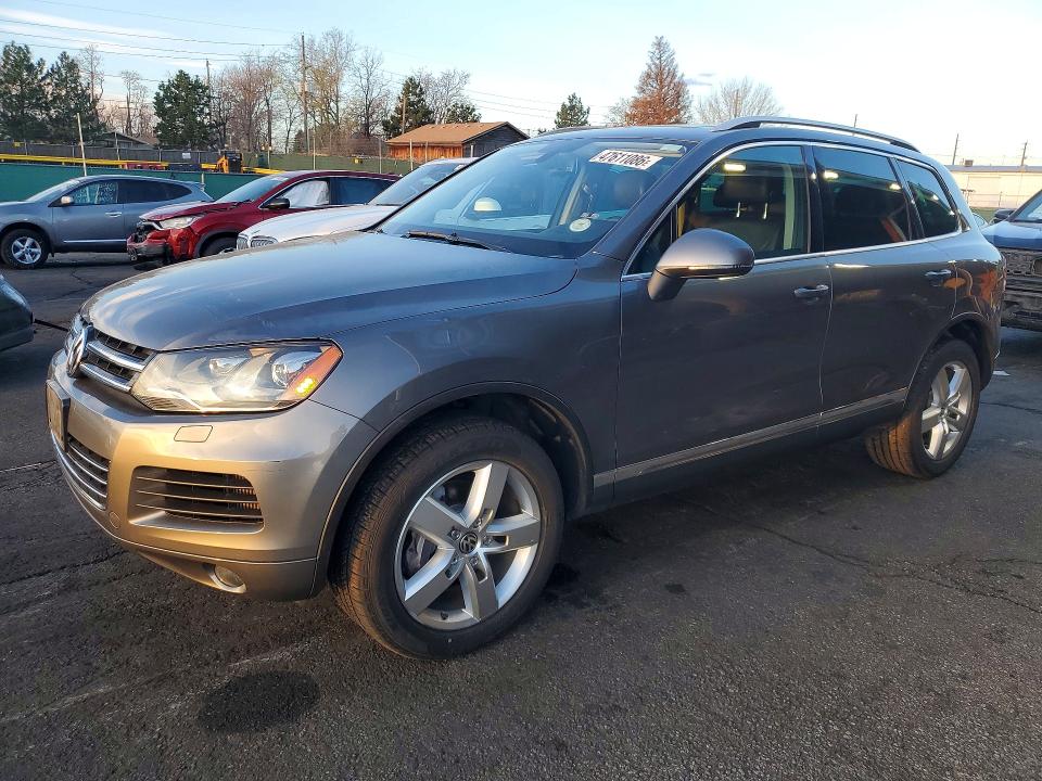 47611086 :رقم المزاد ، WVGEP9BP9DD010343 vin ، 2013 Volkswagen Touareg مزاد بيع