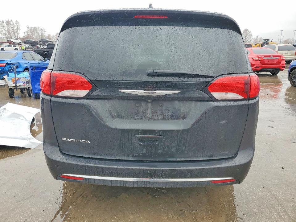41918976 :رقم المزاد ، 2C4RC1BG5HR591202 vin ، 2017 Chrysler Pacifica مزاد بيع