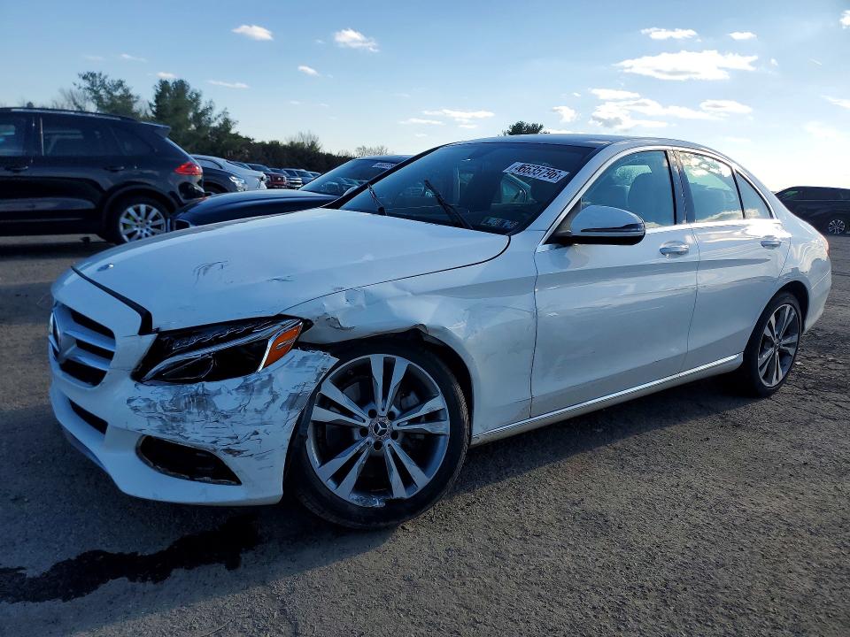 46635796 :رقم المزاد ، WDDWF4KB6JR411078 vin ، 2018 Mercedes-benz C مزاد بيع
