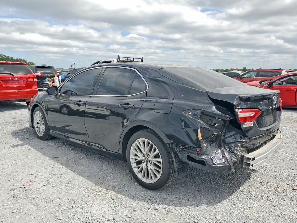 45548166 :رقم المزاد ، 4T1B11HK9JU034820 vin ، 2018 Toyota Camry مزاد بيع