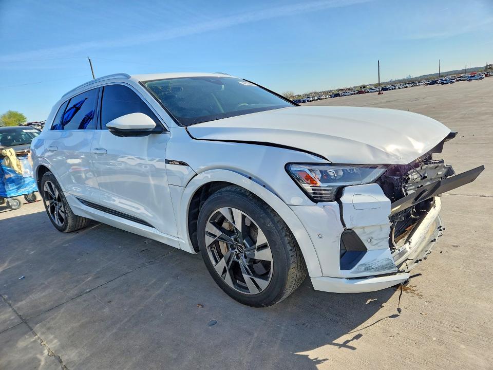 Продаж на аукціоні авто 2022 Audi E-tron, vin: WA1LAAGE3NB027118, номер лоту: 46112386