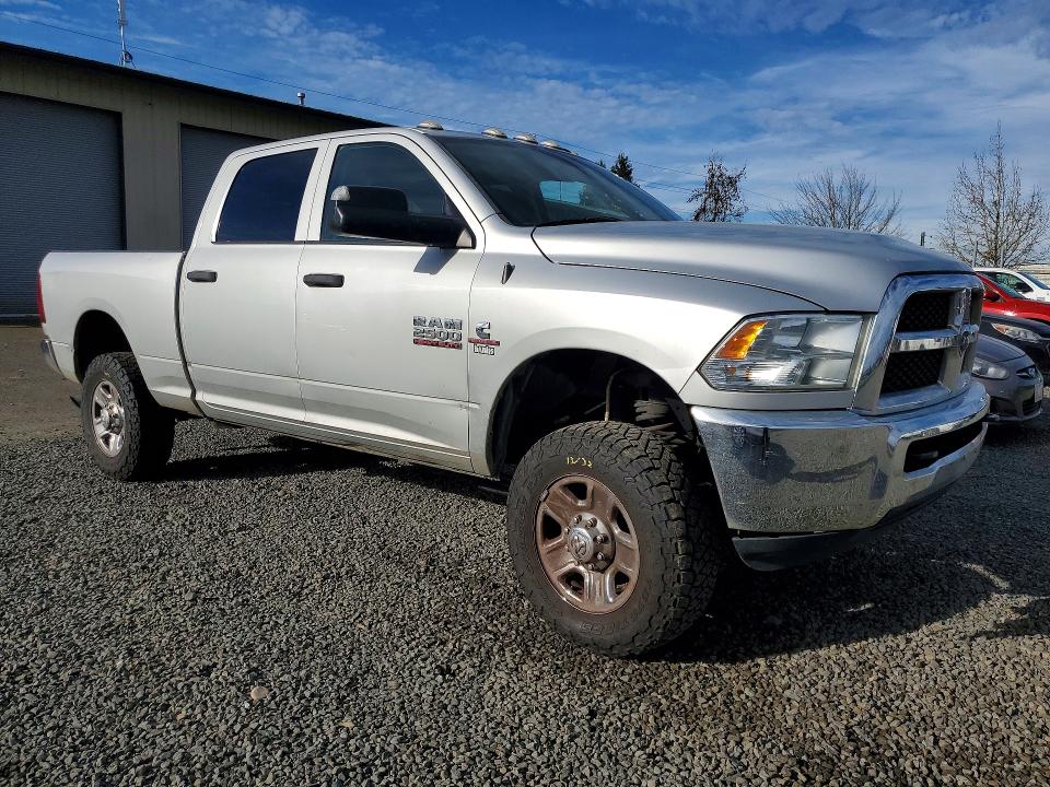 41669906 :رقم المزاد ، 3C6UR5CLXHG694236 vin ، 2017 Ram 2500 مزاد بيع