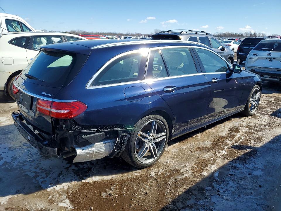 45513826 :رقم المزاد ، WDDZH6GB4JA412109 vin ، 2018 Mercedes-benz E مزاد بيع