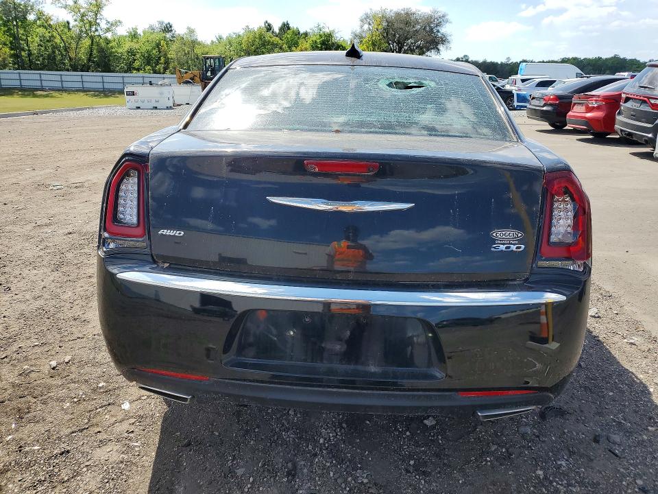 47654396 :رقم المزاد ، 2C3CCARG8JH309114 vin ، 2018 Chrysler 300 مزاد بيع