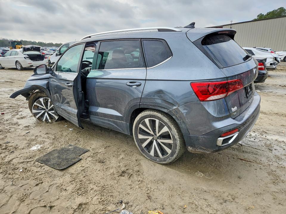 Продажа на аукционе авто 2022 Volkswagen Taos, vin: 3VVWX7B24NM039712, номер лота: 79837785