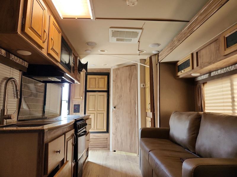 78282055 :رقم المزاد ، 4X4TPAW26JN050150 vin ، 2018 Palomino Solair مزاد بيع