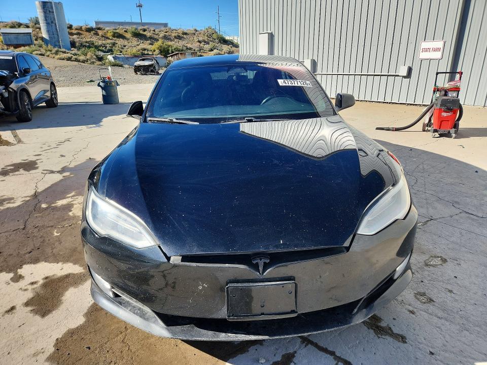 47377126 :رقم المزاد ، 5YJSA1E26JF294013 vin ، 2018 Tesla Model S مزاد بيع