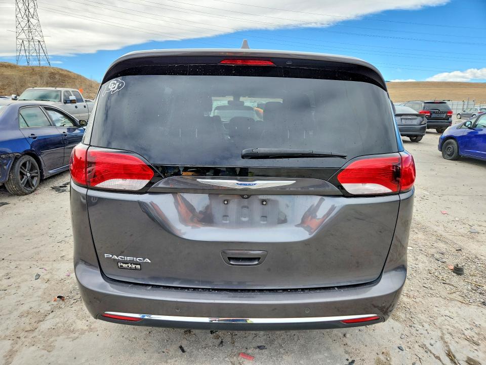 41668736 :رقم المزاد ، 2C4RC1EG1JR149955 vin ، 2018 Chrysler Pacifica مزاد بيع