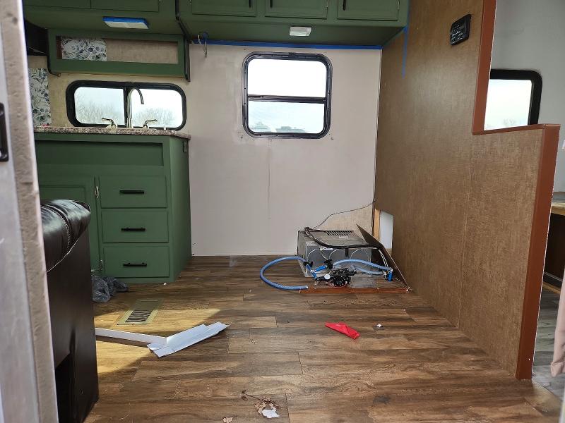 48050476 :رقم المزاد ، 5ZT2AVRB3HB912305 vin ، 2017 Avenger Recreational Vehicle (rv) مزاد بيع