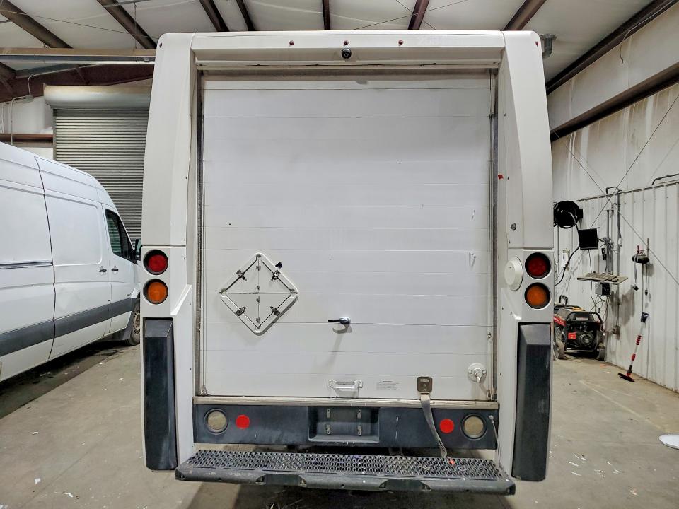 46921006 :رقم المزاد ، JALB4T172G7W00268 vin ، 2016 Isuzu Npr مزاد بيع