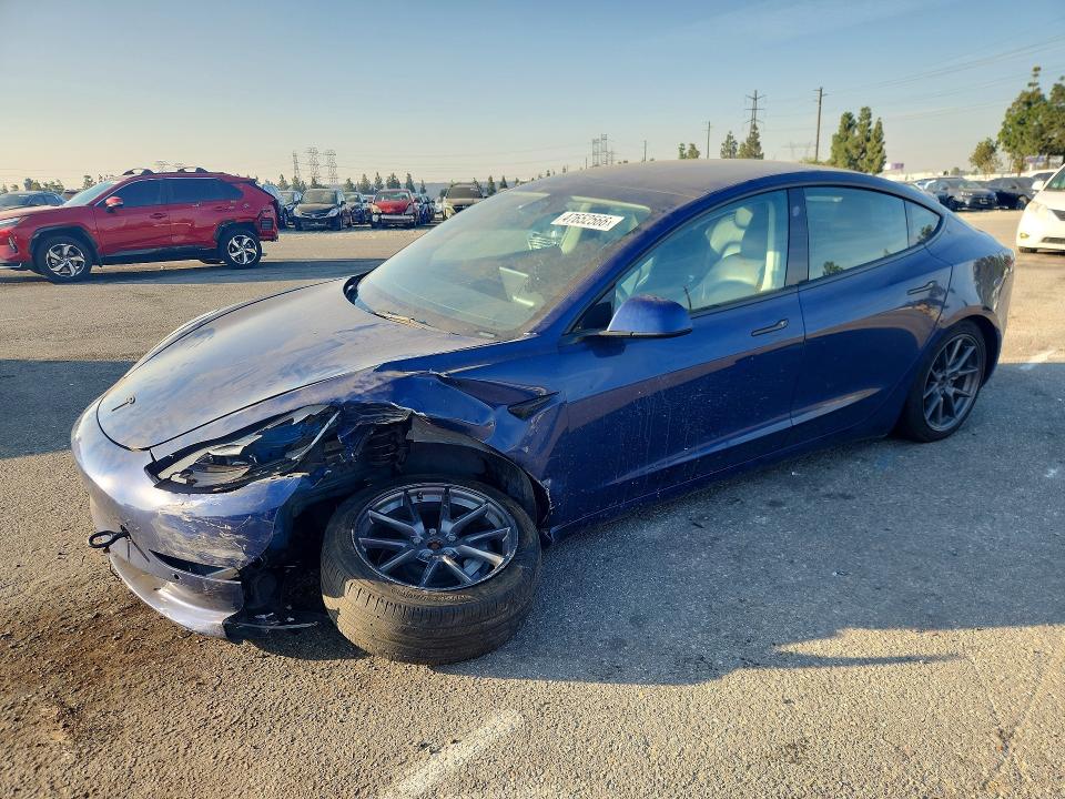 47652566 :رقم المزاد ، 5YJ3E1EB4NF145212 vin ، 2022 Tesla Model 3 مزاد بيع