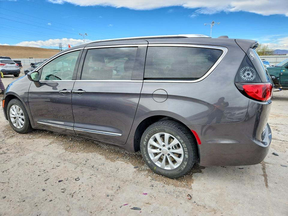 41668736 :رقم المزاد ، 2C4RC1EG1JR149955 vin ، 2018 Chrysler Pacifica مزاد بيع