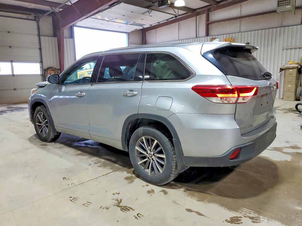 46449026 :رقم المزاد ، 5TDJZRFH2JS812300 vin ، 2018 Toyota Highlander مزاد بيع