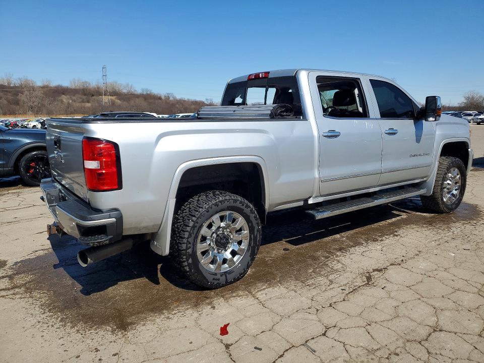 47072386 :رقم المزاد ، 1GT12UEY2JF244221 vin ، 2018 Gmc Sierra مزاد بيع