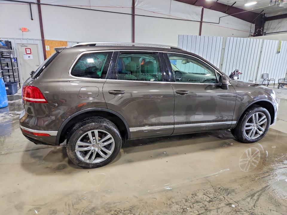 45511576 :رقم المزاد ، WVGEF9BP6FD007020 vin ، 2015 Volkswagen Touareg مزاد بيع