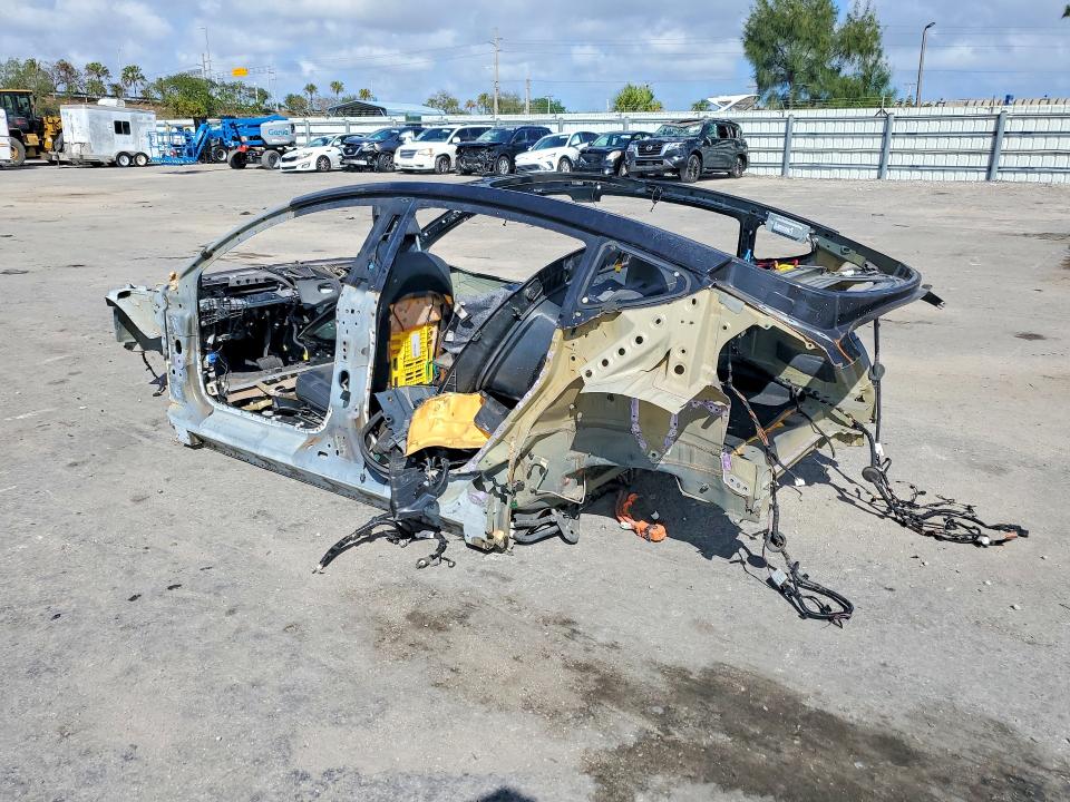 42067916 :رقم المزاد ، 5YJ3E1EA6JF092675 vin ، 2018 Tesla Model 3 مزاد بيع