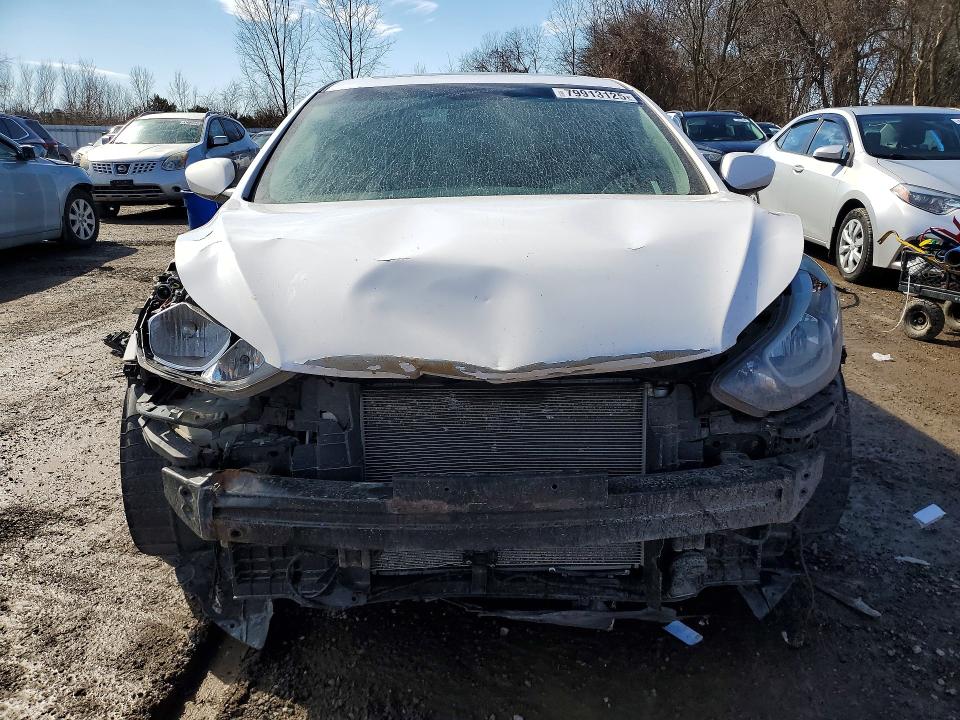 Продажа на аукционе авто 2015 Hyundai Elantra, vin: KMHDH4AE2FU266063, номер лота: 79913125