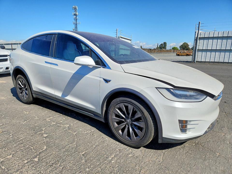 41584866 :رقم المزاد ، 5YJXCBE28HF061203 vin ، 2017 Tesla Model X مزاد بيع