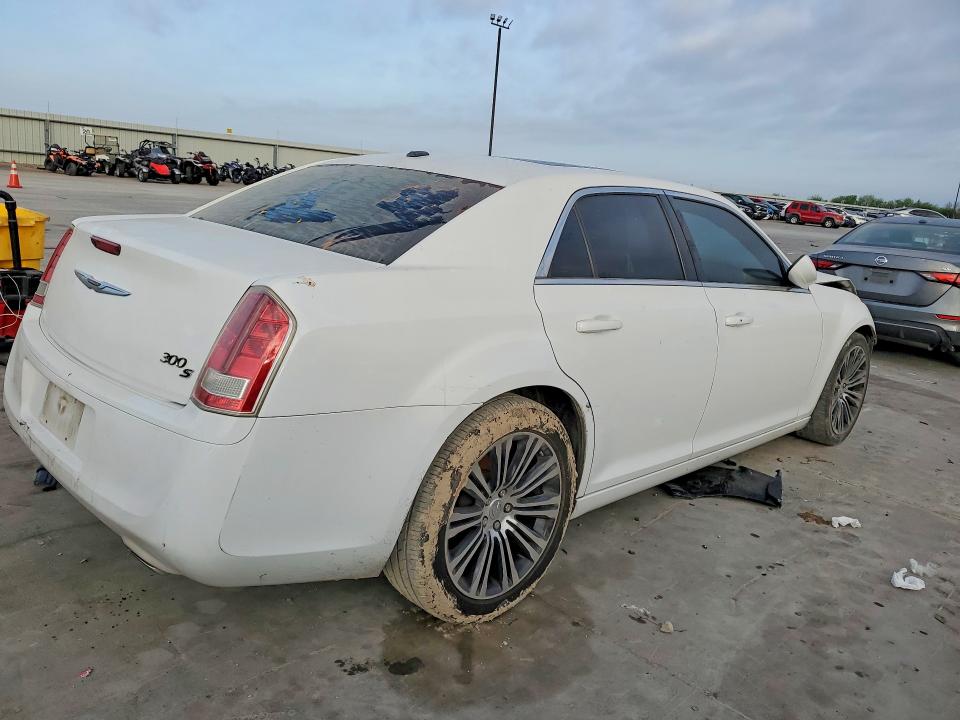 2013 Chrysler 300 მანქანა იყიდება აუქციონზე, vin: 2C3CCABG3DH551548, აუქციონის ნომერი: 47460236