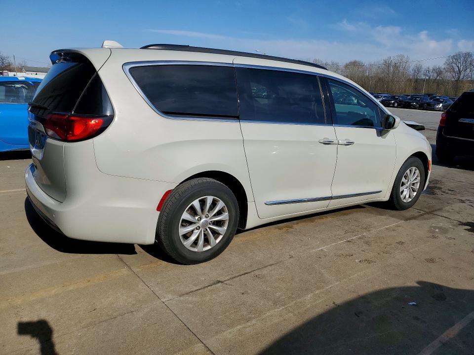 46941086 :رقم المزاد ، 2C4RC1BG7HR720458 vin ، 2017 Chrysler Pacifica مزاد بيع
