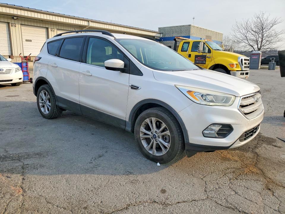 47779986 :رقم المزاد ، 1FMCU9HD4JUA51861 vin ، 2018 Ford Escape مزاد بيع