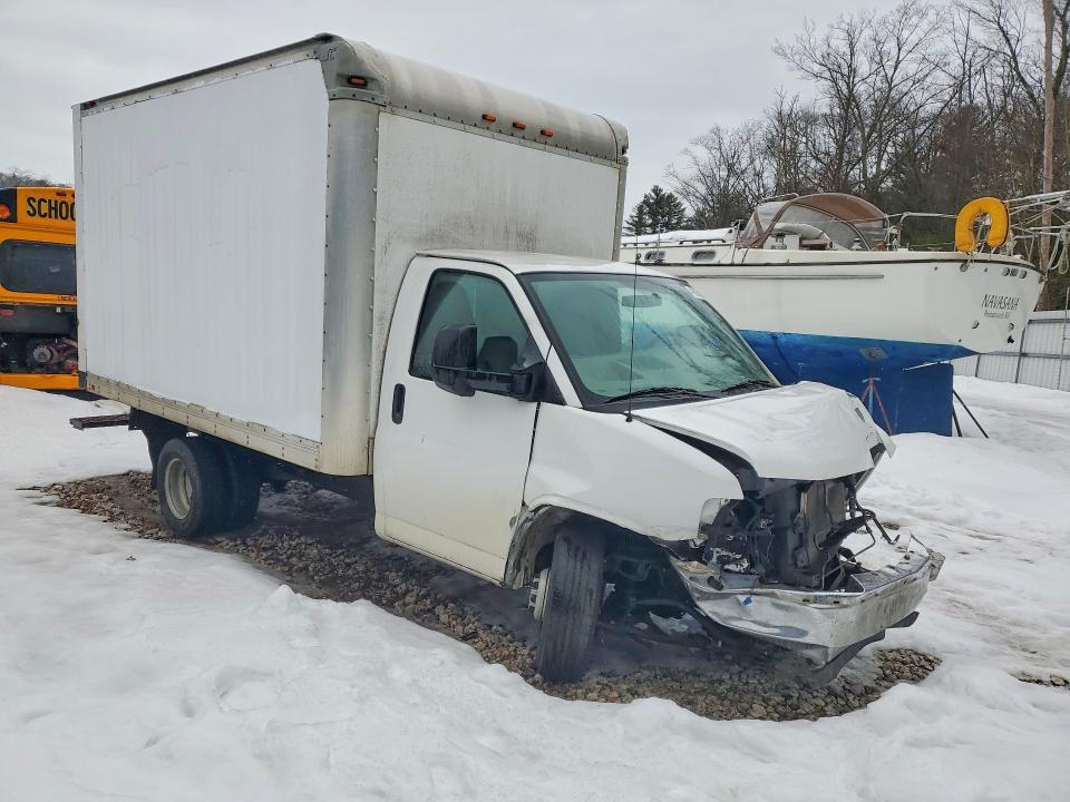 41637436 :رقم المزاد ، 1GB3G2CGXF1265660 vin ، 2015 Chevrolet Express G3500 مزاد بيع