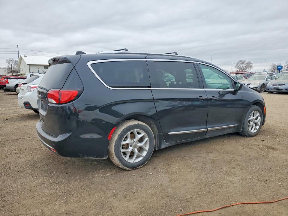 42070196 :رقم المزاد ، 2C4RC1EG8HR796380 vin ، 2017 Chrysler Pacifica مزاد بيع
