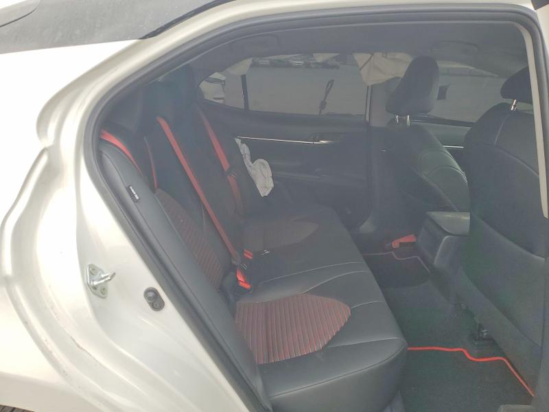 48125626 :رقم المزاد ، 4T1KZ1AK7MU058590 vin ، 2021 Toyota Camry مزاد بيع