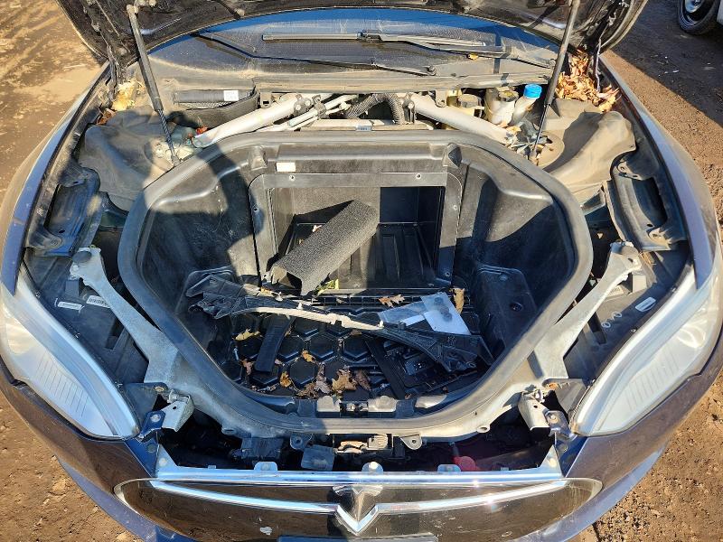 45665926 :رقم المزاد ، 5YJSA1CN4DFP26468 vin ، 2013 Tesla Model S مزاد بيع