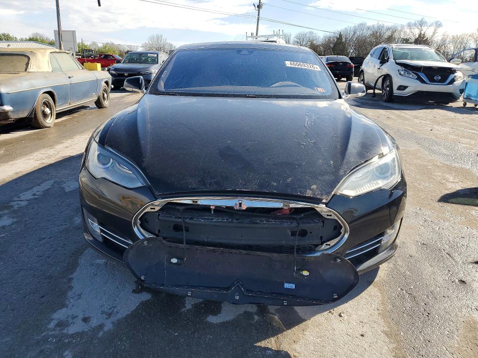 46069326 :رقم المزاد ، 5YJSA1H2XFF089815 vin ، 2015 Tesla Model S مزاد بيع