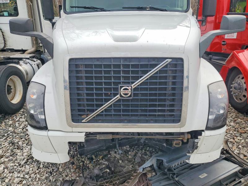 2015 Volvo Vn მანქანა იყიდება აუქციონზე, vin: 4V4NC9DG2FN921371, აუქციონის ნომერი: 46308516