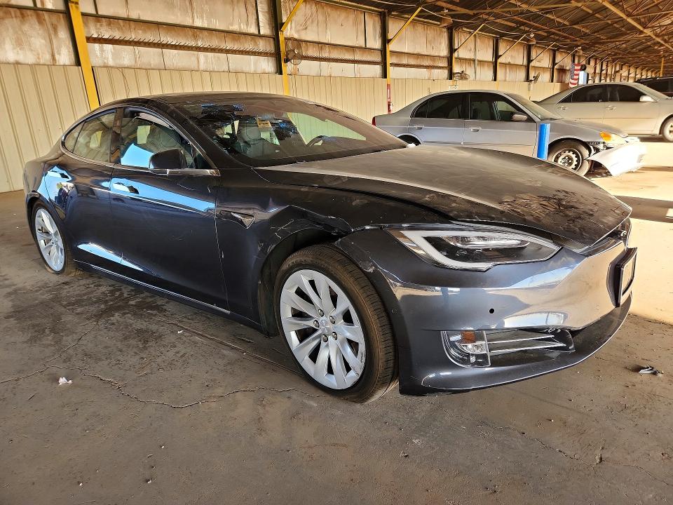41660436 :رقم المزاد ، 5YJSA1E22JF275460 vin ، 2018 Tesla Model S مزاد بيع