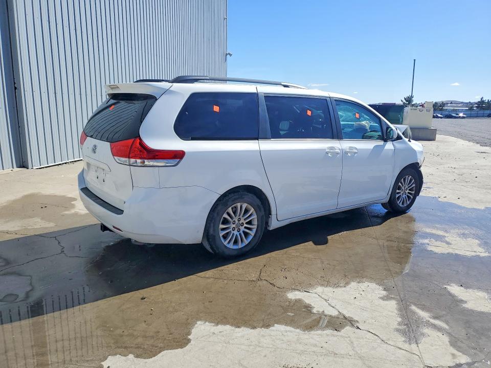2011 Toyota Sienna მანქანა იყიდება აუქციონზე, vin: 5TDYK3DC8BS122253, აუქციონის ნომერი: 79673355