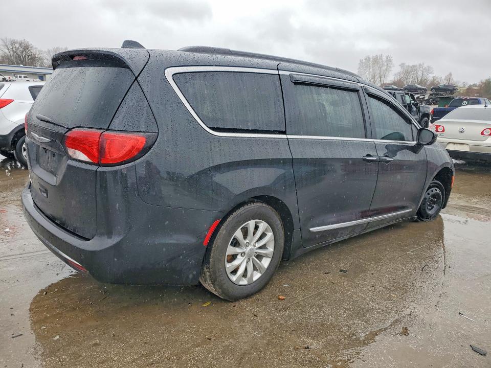 41918976 :رقم المزاد ، 2C4RC1BG5HR591202 vin ، 2017 Chrysler Pacifica مزاد بيع