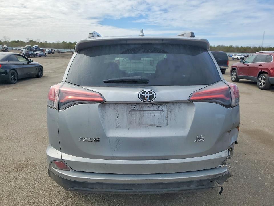 46122526 :رقم المزاد ، 2T3BFREV0JW729984 vin ، 2018 Toyota Rav4 مزاد بيع