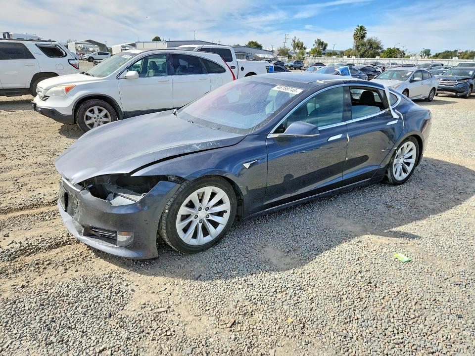 46188746 :رقم المزاد ، 5YJSA1E23JF261860 vin ، 2018 Tesla Model S مزاد بيع