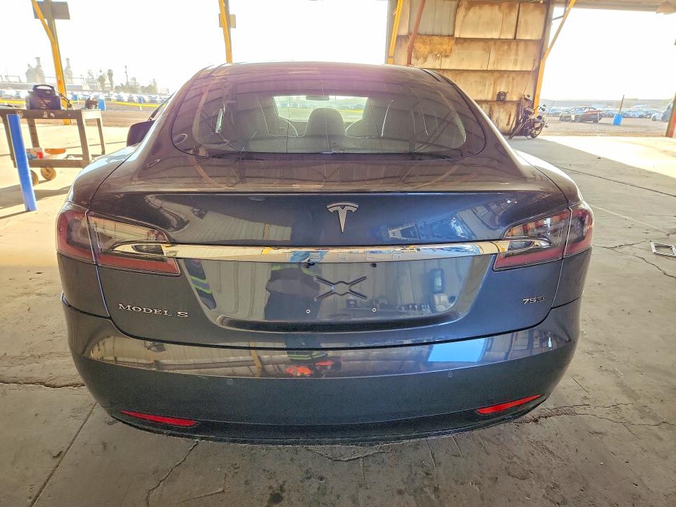 41660436 :رقم المزاد ، 5YJSA1E22JF275460 vin ، 2018 Tesla Model S مزاد بيع