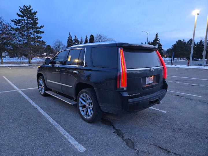 46585076 :رقم المزاد ، 1GYS4DKJXHR168885 vin ، 2017 Cadillac Escalade مزاد بيع