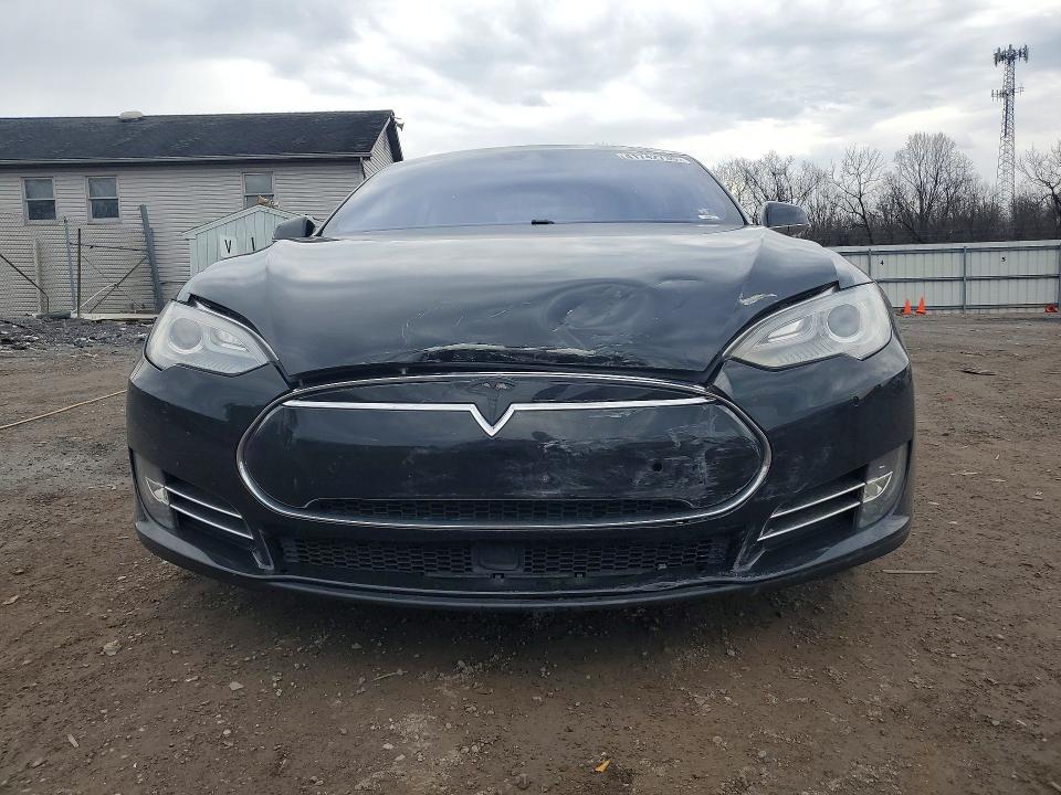 2015 Tesla Model S მანქანა იყიდება აუქციონზე, vin: 5YJSA1E43FF118352, აუქციონის ნომერი: 41742736